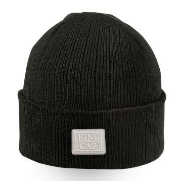 Beanie-met-rubberen-badge-Acryl-King-Cap-bedrukken
