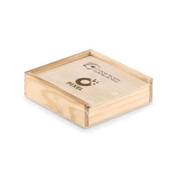 Set-speelkaarten-met-5-dobbelstenen-in-houten-doosje-bedrukken